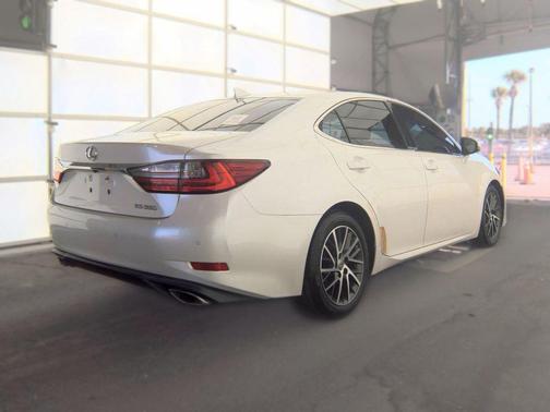 Eminent White Pearl 2017 Lexus ES 350 Base
