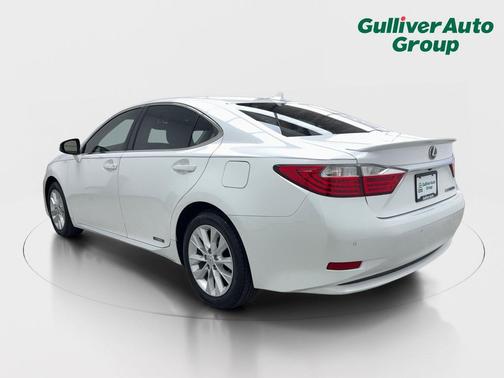 Starfire Pearl 2013 Lexus ES 300h Base