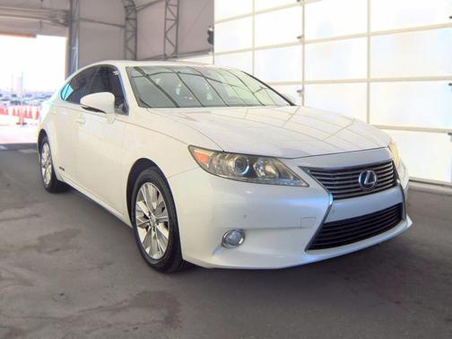 Starfire Pearl 2013 Lexus ES 300h Base