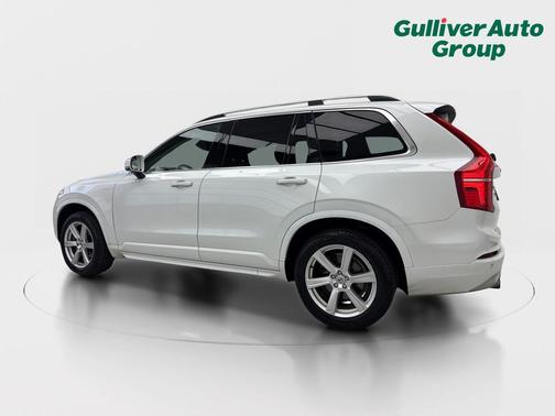 Crystal White Metallic 2018 Volvo XC90 T5 Momentum