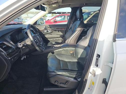 2018 Volvo XC90 T5 Momentum