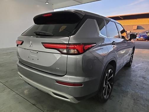 2022 Mitsubishi Outlander SE