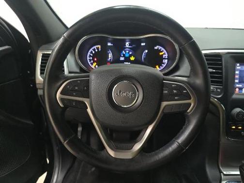 Diamond Black Crystal Pearlcoat 2018 Jeep Grand Cherokee Laredo E