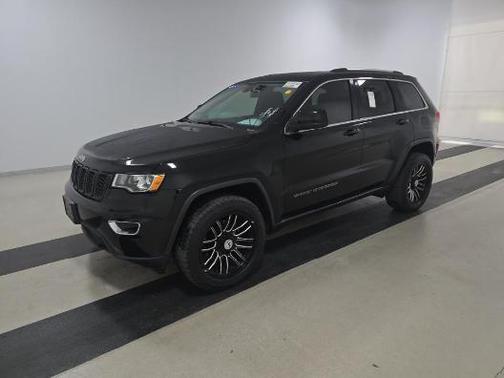 Diamond Black Crystal Pearlcoat 2018 Jeep Grand Cherokee Laredo E