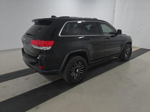 Diamond Black Crystal Pearlcoat 2018 Jeep Grand Cherokee Laredo E