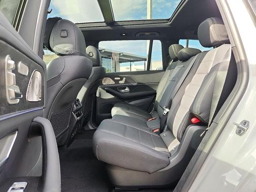 2026 Mercedes-Benz GLS 580