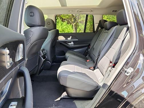 Obsidian Black Metallic 2026 Mercedes-Benz GLS 450 4MATIC