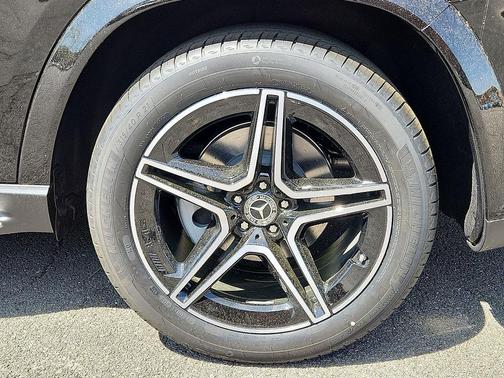 Obsidian Black Metallic 2026 Mercedes-Benz GLS 450 4MATIC