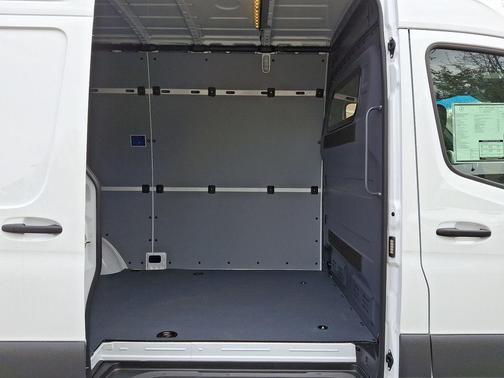2025 Mercedes-Benz Sprinter 2500 Standard Roof