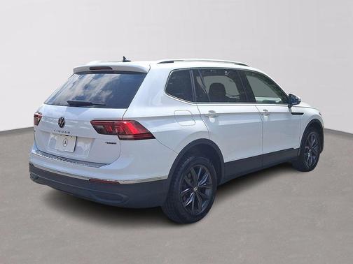 Pure White 2022 Volkswagen Tiguan 2.0T SE