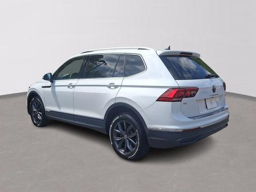 Pure White 2022 Volkswagen Tiguan 2.0T SE