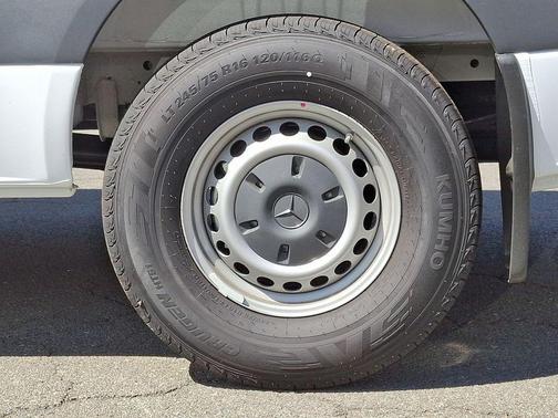 2025 Mercedes-Benz Sprinter 2500 Standard Roof