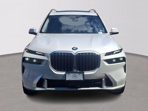 White Metallic 2025 BMW X7 xDrive40i