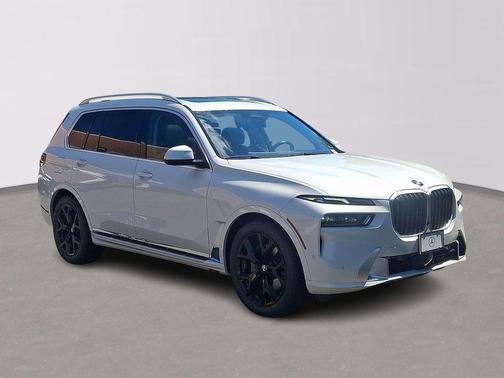 White Metallic 2025 BMW X7 xDrive40i