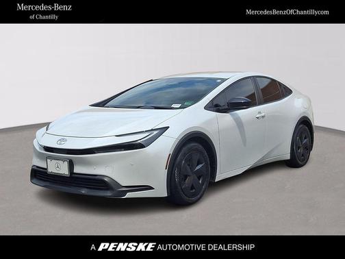 Pearl 2023 Toyota Prius LE