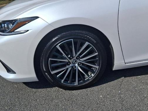 Eminent White Pearl 2025 Lexus ES 350 350