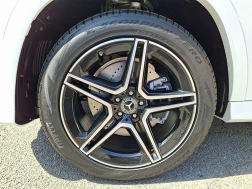 Moonlight White 2026 Mercedes-Benz GLS 450 4MATIC