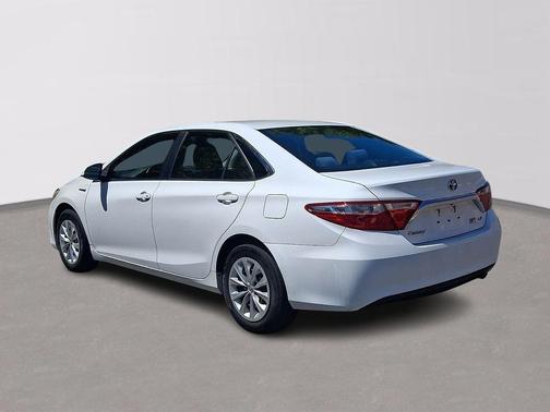 Super White 2017 Toyota Camry Hybrid LE