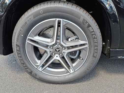 Obsidian Black Metallic 2026 Mercedes-Benz GLE 450 4MATIC