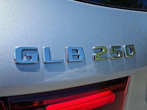 Cirrus Silver Metallic 2026 Mercedes-Benz GLB 250 Base 4MATIC
