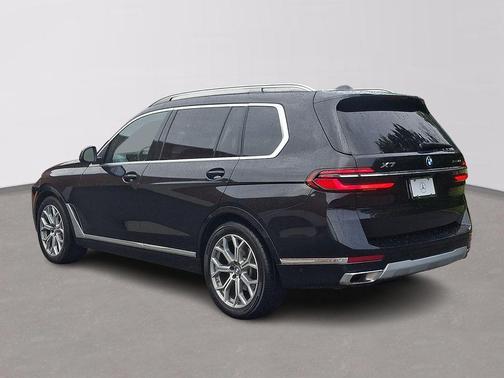Black Sapphire Metallic 2025 BMW X7 xDrive40i