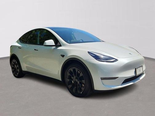 White 2023 Tesla Model Y Long Range