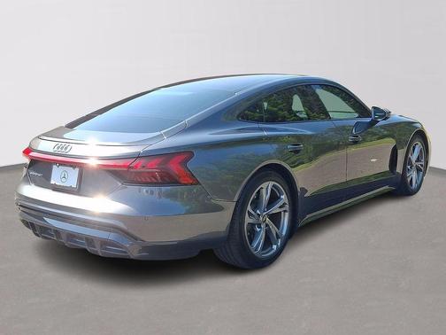 Daytona Gray Pearl Effect 2022 Audi e-tron GT Premium Plus