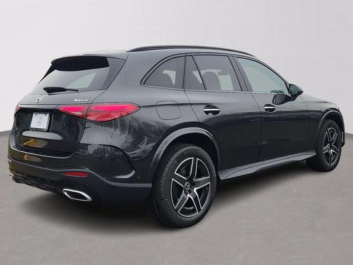 Graphite Gray Metallic 2026 Mercedes-Benz GLC 300 Base 4MATIC
