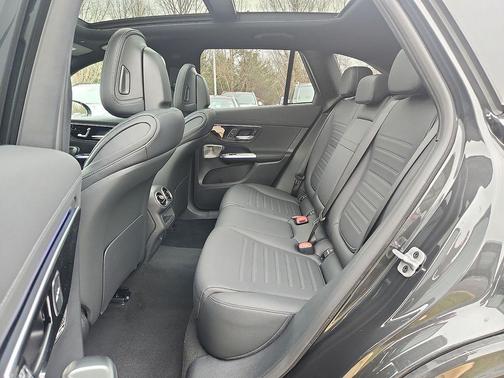 Graphite Gray Metallic 2026 Mercedes-Benz GLC 300 Base 4MATIC