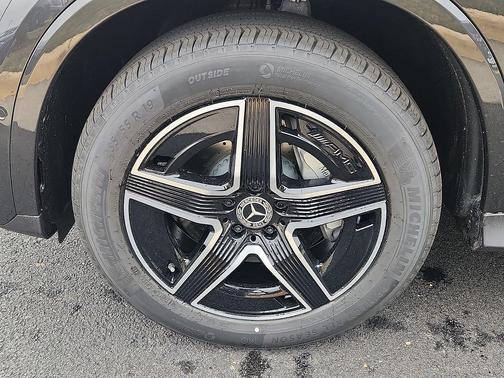 Graphite Gray Metallic 2026 Mercedes-Benz GLC 300 Base 4MATIC
