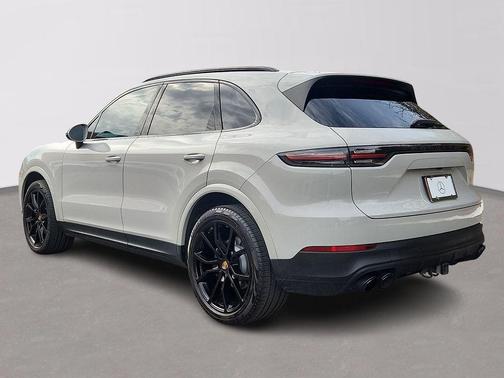 2023 Porsche Cayenne Base