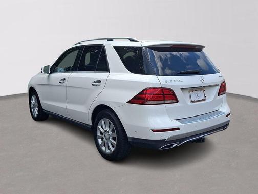 White 2016 Mercedes-Benz GLE-Class GLE 300d 4MATIC