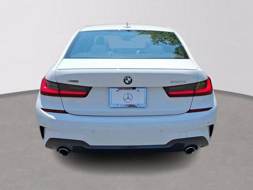 2022 BMW 330 i xDrive
