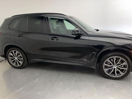 Black Sapphire Metallic 2026 BMW X5 xDrive40i