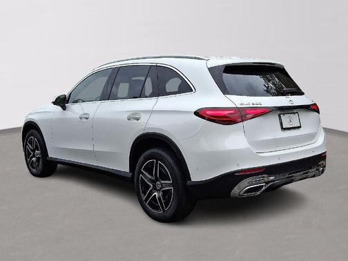Polar White 2027 Mercedes-Benz GLC 300