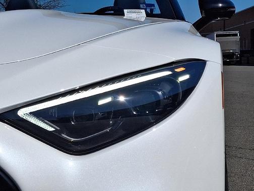 MANUFAKTUR Moonlight White Metallic 2026 Mercedes-Benz AMG SL 43 Base
