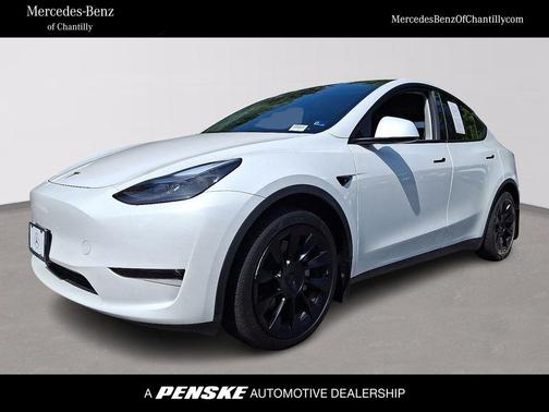 White 2024 Tesla Model Y Long Range