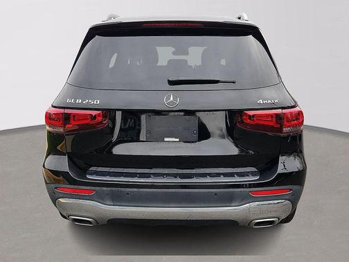 Black 2022 Mercedes-Benz GLB 250 Base 4MATIC