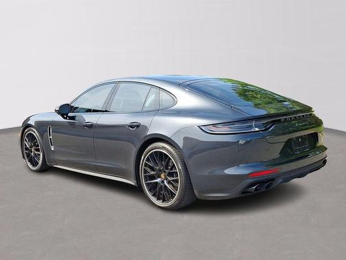2023 Porsche Panamera 4 Platinum Edition
