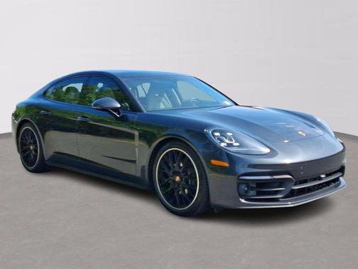 2023 Porsche Panamera 4 Platinum Edition