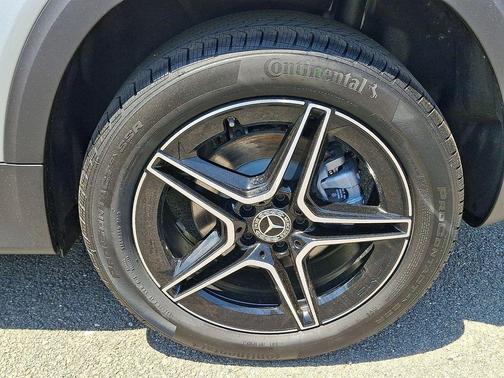 Cirrus Silver Metallic 2026 Mercedes-Benz GLB 250 Base 4MATIC