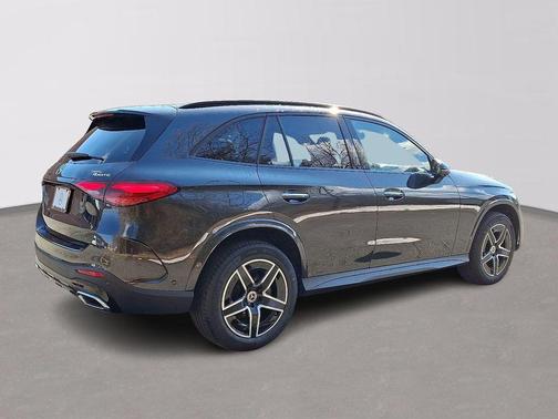 Graphite Gray Metallic 2026 Mercedes-Benz GLC 300 Base 4MATIC