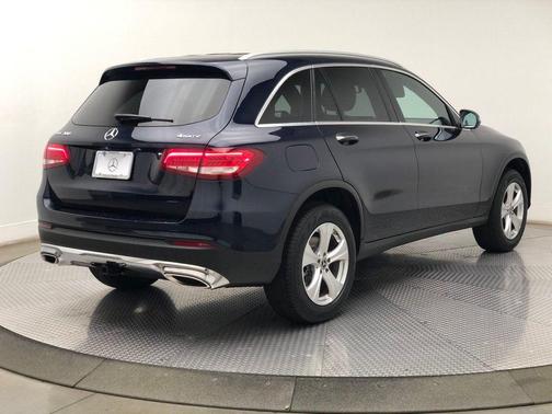 Photo 4 of 40 of 2018 Mercedes-Benz GLC 300 Base 4MATIC