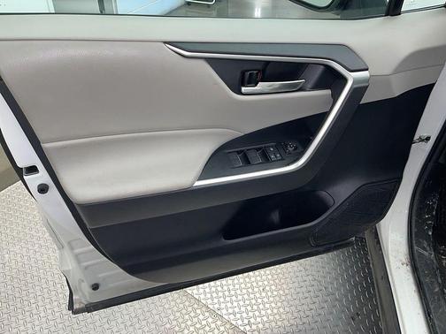 White 2022 Toyota RAV4 Hybrid XLE