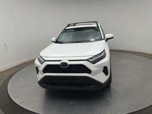 White 2022 Toyota RAV4 Hybrid XLE