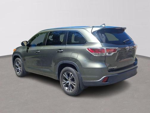 Jade Metallic 2016 Toyota Highlander XLE