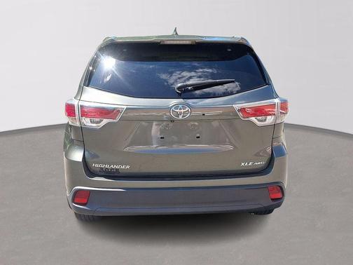 Jade Metallic 2016 Toyota Highlander XLE