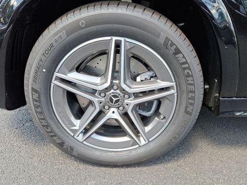 Obsidian Black Metallic 2026 Mercedes-Benz GLE 450 4MATIC