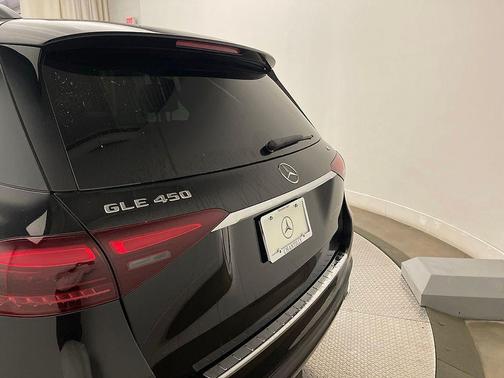 Black 2026 Mercedes-Benz GLE 450 4MATIC