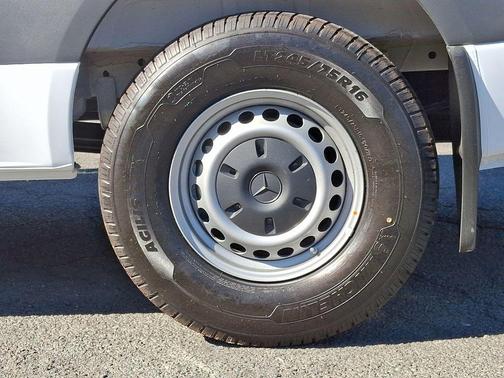 2025 Mercedes-Benz Sprinter 2500 Standard Roof
